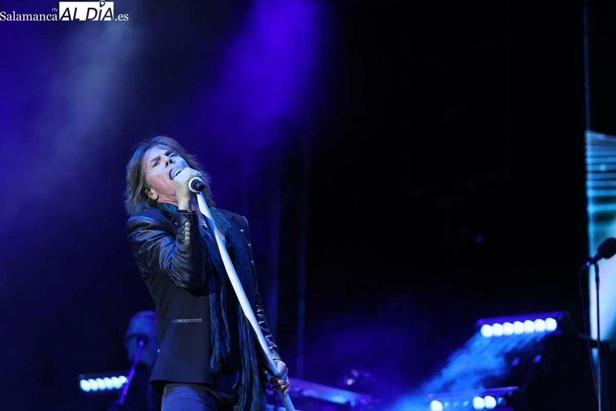 Salamanca se entrega al rock de Europe, que desata la euforia en una Plaza Mayor llena hasta la bandera | FOTOS: David Sañudo 