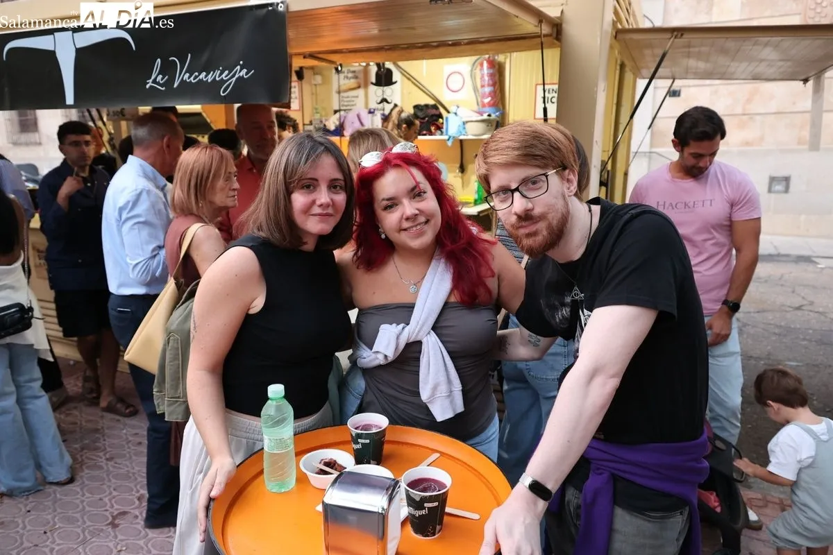 Gran ambiente en las casetas de Los Bandos en la primera tarde de la Feria de Día | FOTOS: David Sañudo 