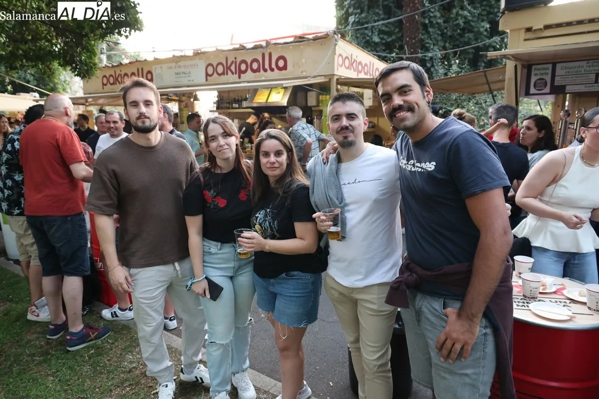 Gran ambiente en las casetas de La Alamedilla | FOTOS: David Sañudo