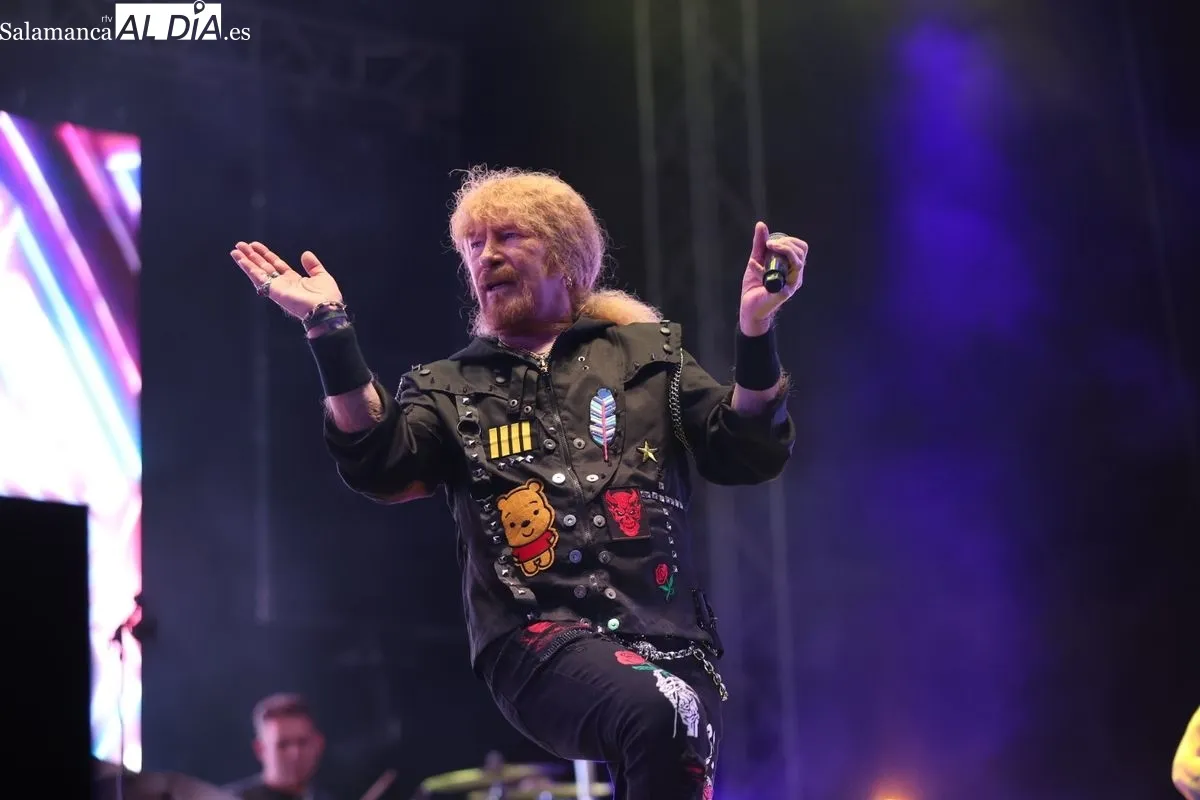 Medina Azahara se despide de Salamanca con un concierto legendario en la Plaza Mayor | FOTOS: David Sañudo 