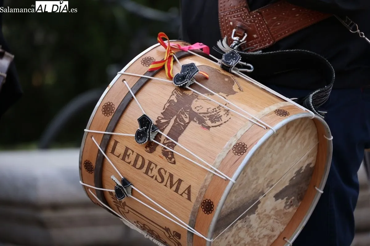 El sonido del tamboril inunda los barrios de Salamanca en la víspera de su gran día | FOTOS: David Sañudo