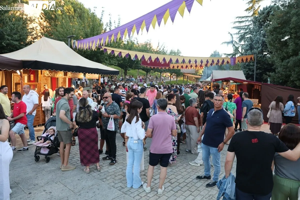 Gran ambiente en la última jornada del mercado medieval | FOTOS: David Sañudo