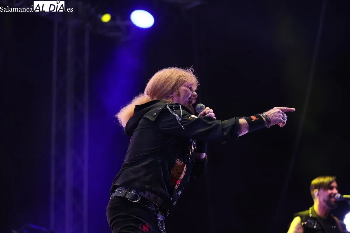 Medina Azahara se despide de Salamanca con un concierto legendario en la Plaza Mayor | FOTOS: David Sañudo 