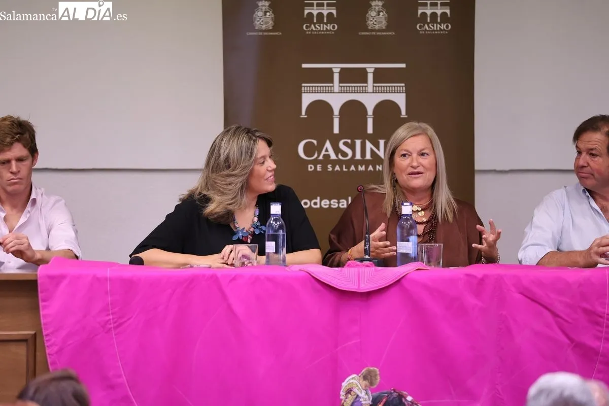 Primera jornada de los coloquios taurinos en el Casino de Salamanca | FOTOS: David Sañudo