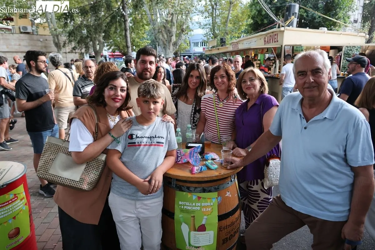 Gran ambiente en las casetas de La Alamedilla | FOTOS: David Sañudo