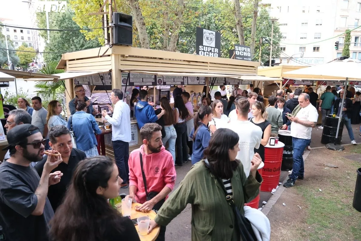 Gran ambiente en las casetas de La Alamedilla | FOTOS: David Sañudo