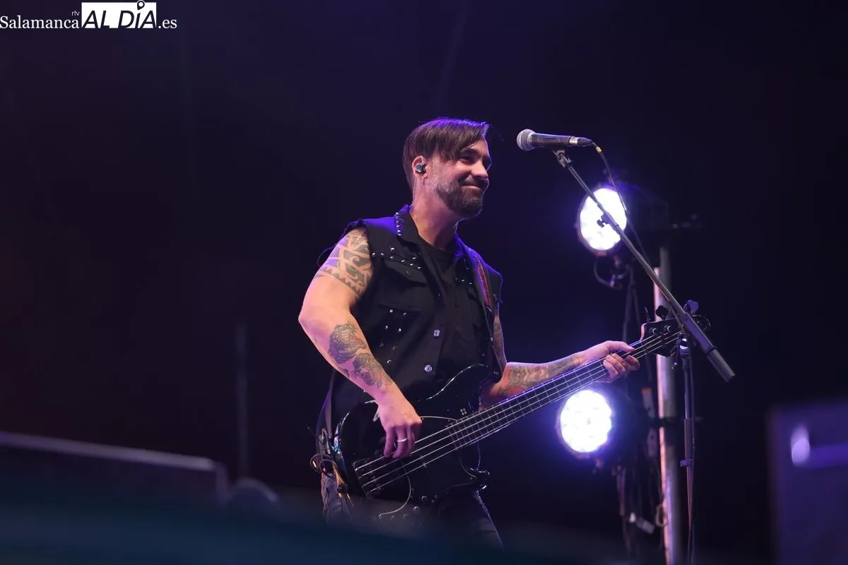 Medina Azahara se despide de Salamanca con un concierto legendario en la Plaza Mayor | FOTOS: David Sañudo 