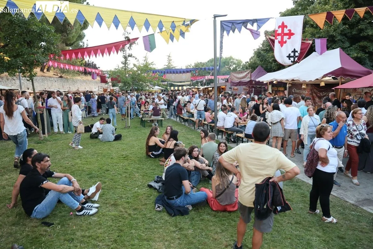 Gran ambiente en la última jornada del mercado medieval | FOTOS: David Sañudo