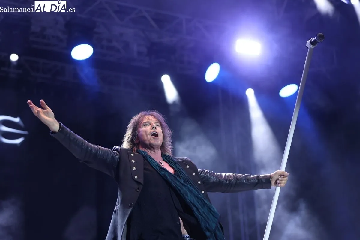 Salamanca se entrega al rock de Europe, que desata la euforia en una Plaza Mayor llena hasta la bandera | FOTOS: David Sañudo 