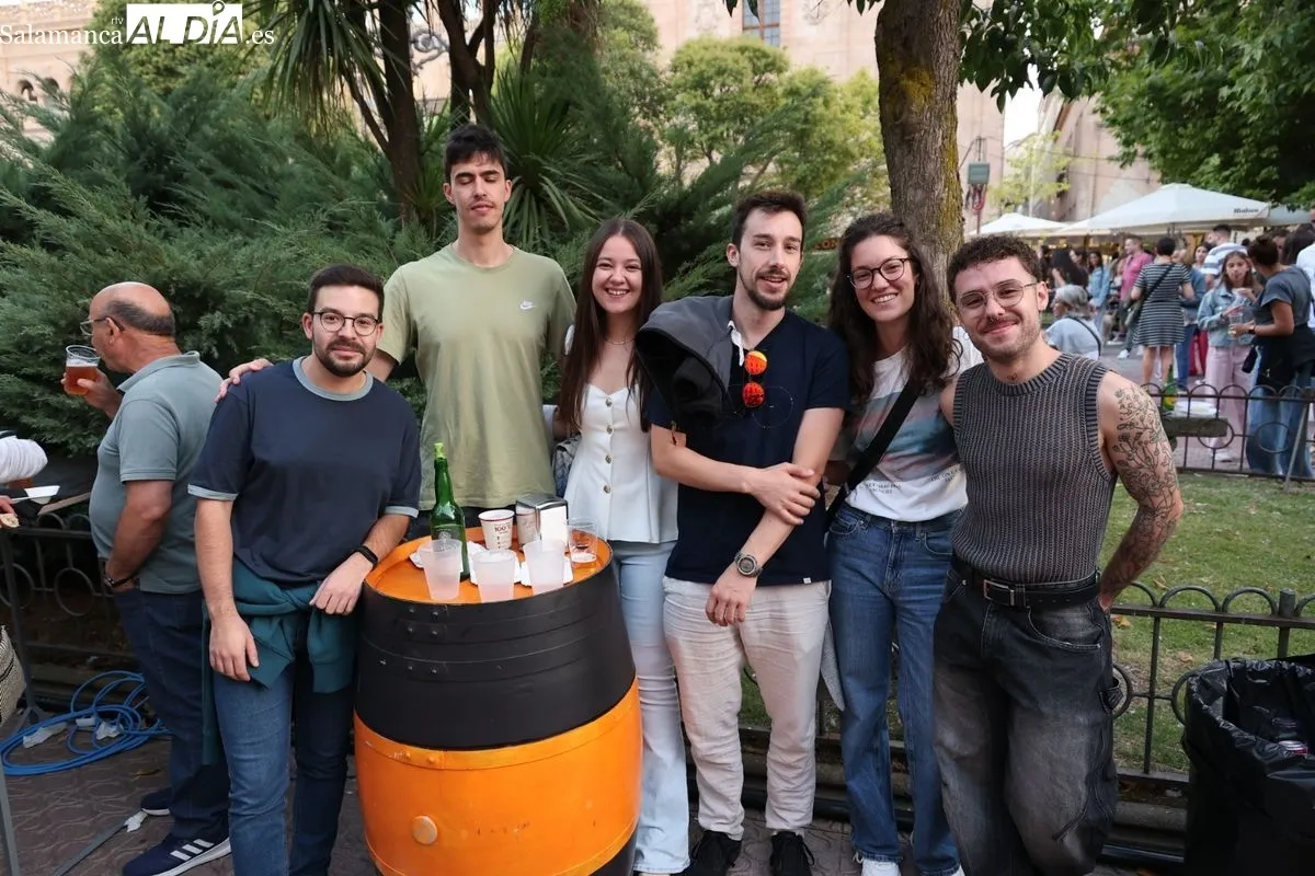 Gran ambiente en las casetas de Los Bandos en la primera tarde de la Feria de Día | FOTOS: David Sañudo 