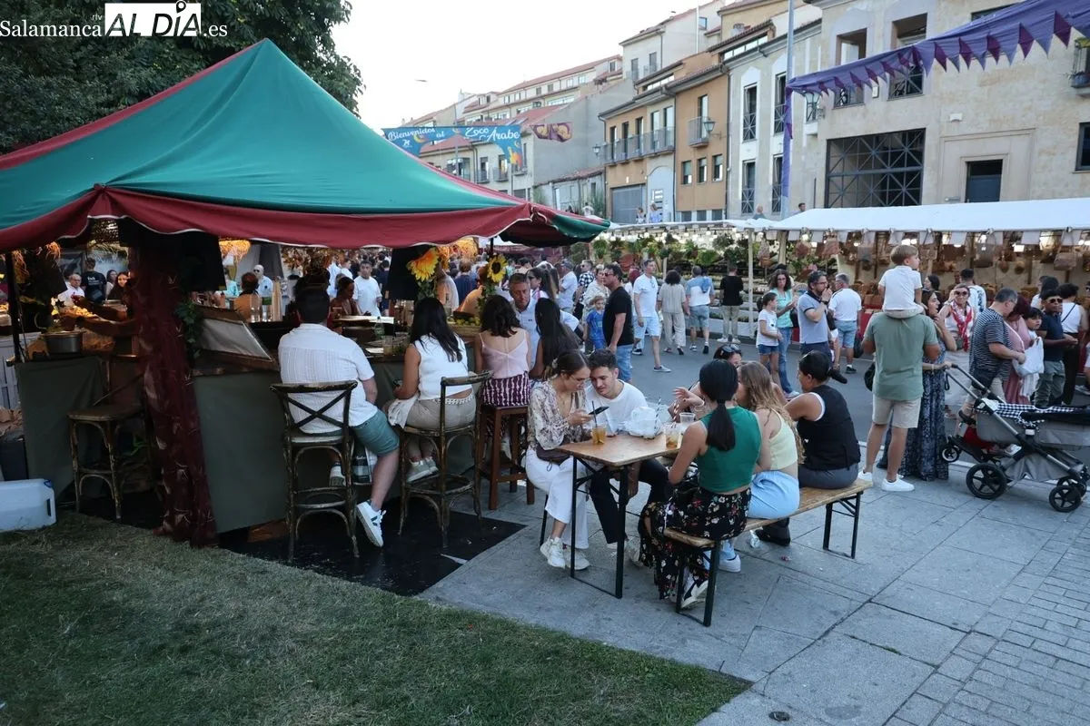 Gran ambiente en la última jornada del mercado medieval | FOTOS: David Sañudo
