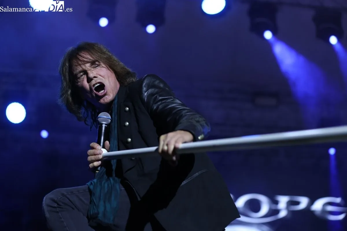 Salamanca se entrega al rock de Europe, que desata la euforia en una Plaza Mayor llena hasta la bandera | FOTOS: David Sañudo 