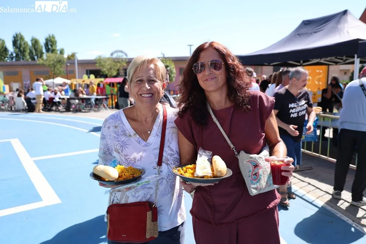 Los vecinos de Huerta Otea disfrutan de una gran paella | FOTOS: David Sañudo 