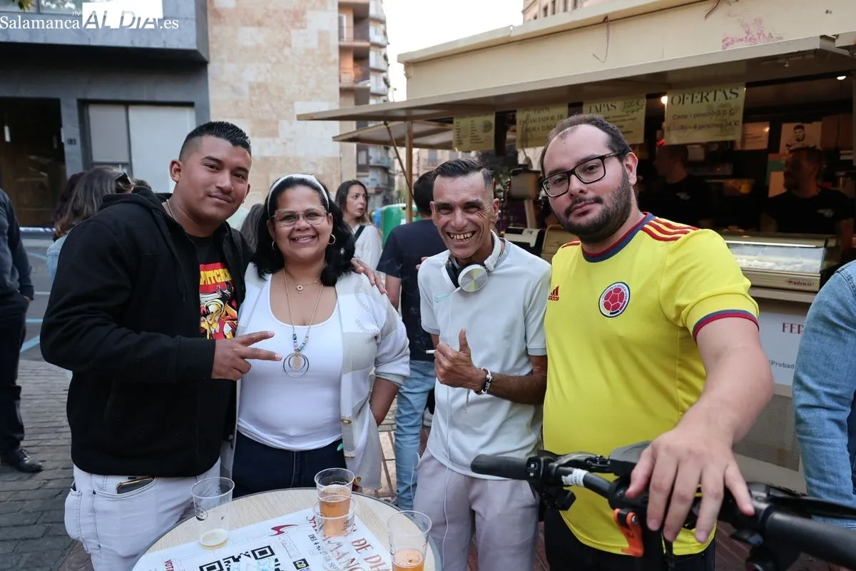 Gran ambiente en las casetas de Los Bandos en la primera tarde de la Feria de Día | FOTOS: David Sañudo 