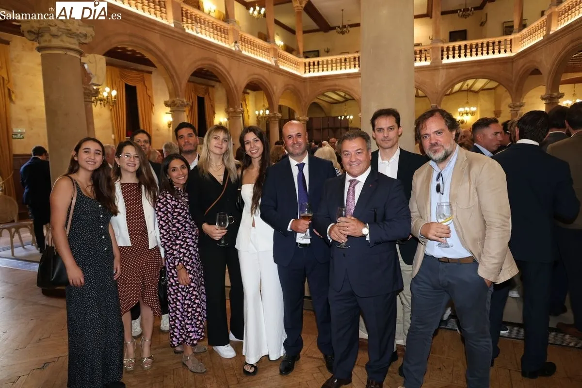 La Corporación Municipal celebra su recepción oficial con un cóctel en el Casino | FOTOS: David Sañudo