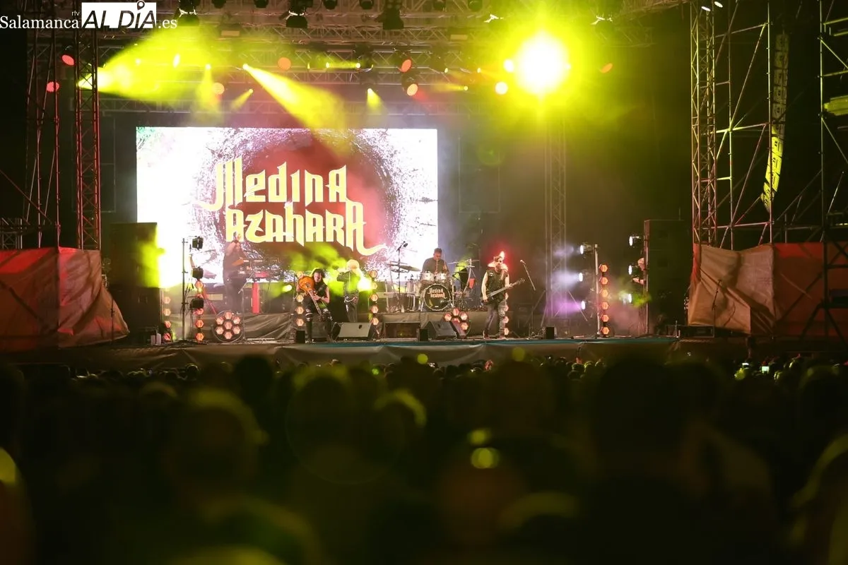 Medina Azahara se despide de Salamanca con un concierto legendario en la Plaza Mayor | FOTOS: David Sañudo 