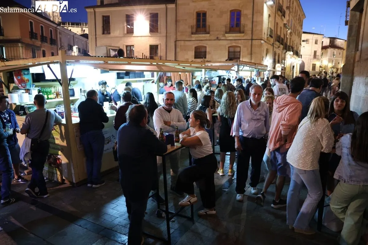 El buen ambiente se consolida en las casetas de La Rúa en el ecuador de la Feria de Día | FOTOS: David Sañudo 