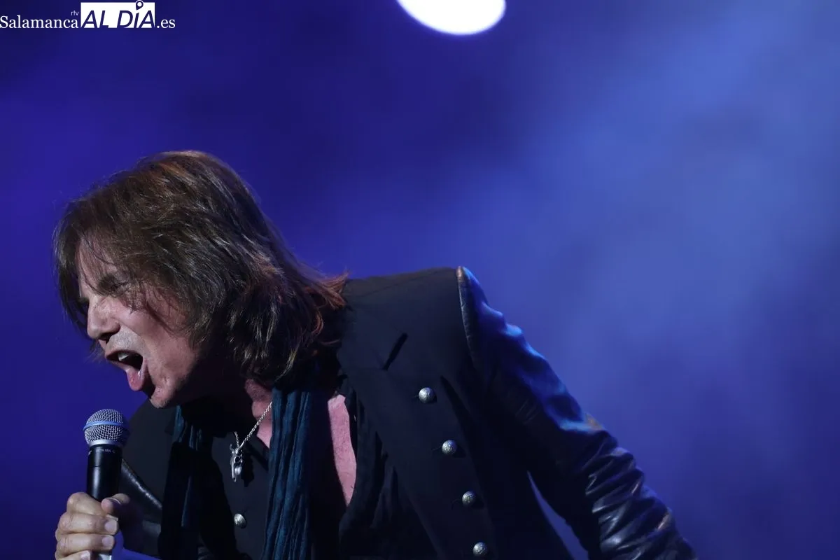 Salamanca se entrega al rock de Europe, que desata la euforia en una Plaza Mayor llena hasta la bandera | FOTOS: David Sañudo 