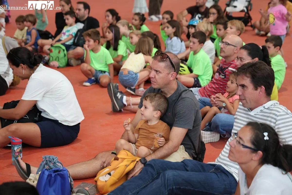Las asociaciones de vecinos de Salamanca toman el protagonismo en la Feria de las Asociaciones | FOTOS: David Sañudo 