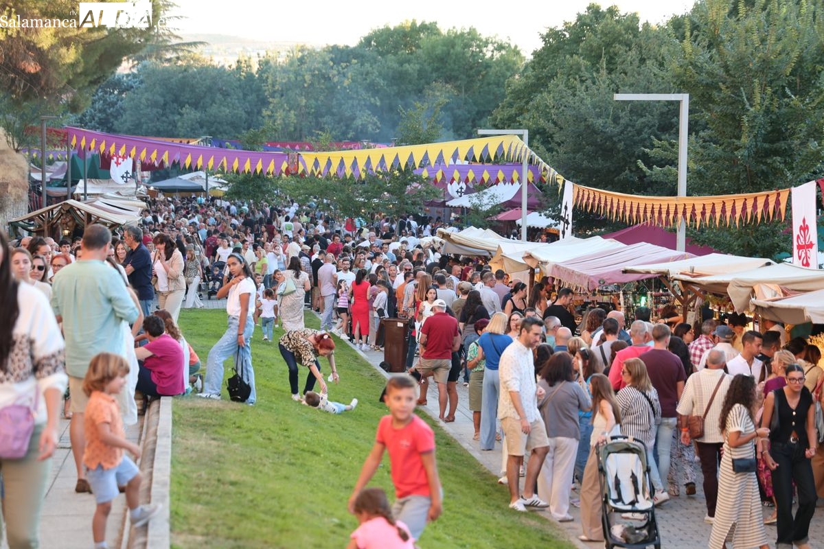 VÍDEO Y FOTOS | Gran ambiente en la última jornada de su mercado medieval