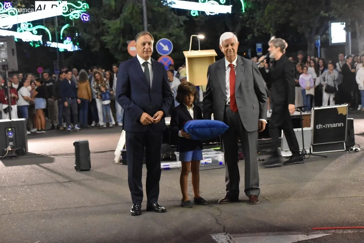 Emocionante encendido de la iluminación de La Aldehuela con Godofredo García | FOTOS: Miguel González