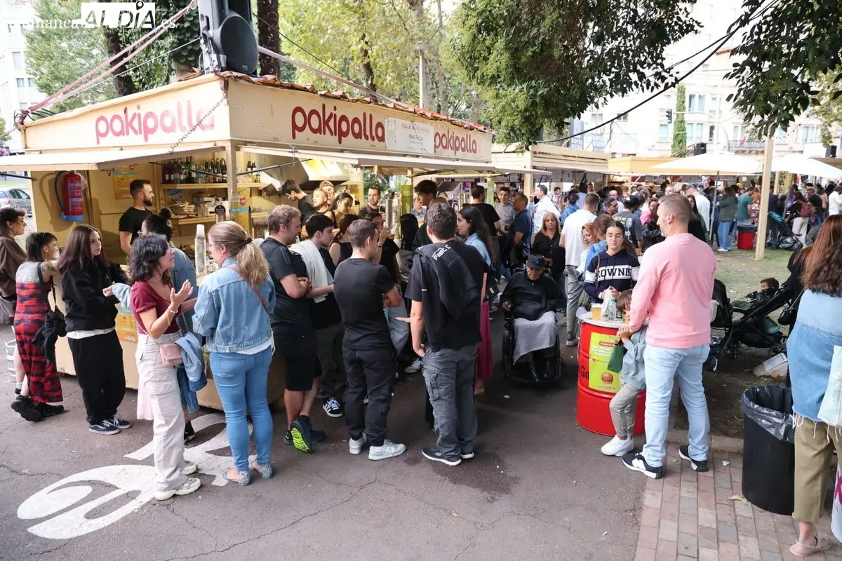 Gran ambiente en las casetas de La Alamedilla | FOTOS: David Sañudo