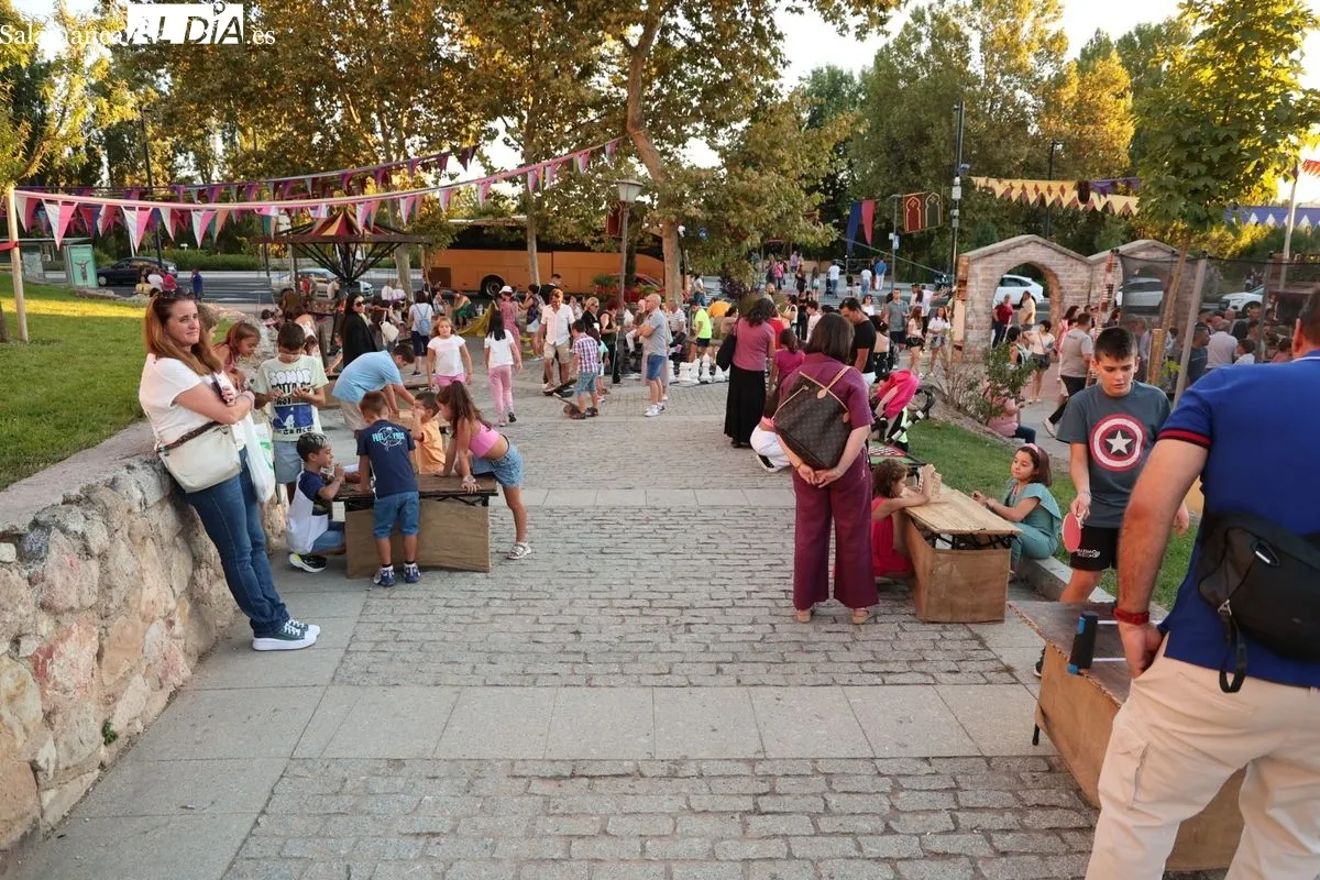 Gran ambiente en la última jornada del mercado medieval | FOTOS: David Sañudo