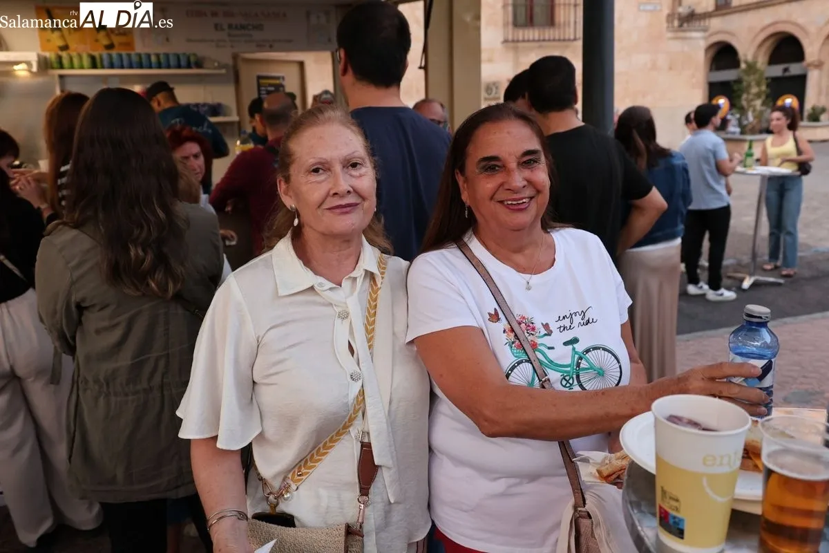 Gran ambiente en las casetas de Los Bandos en la primera tarde de la Feria de Día | FOTOS: David Sañudo 