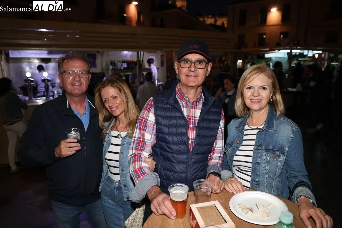 El buen ambiente se consolida en las casetas de La Rúa en el ecuador de la Feria de Día | FOTOS: David Sañudo 