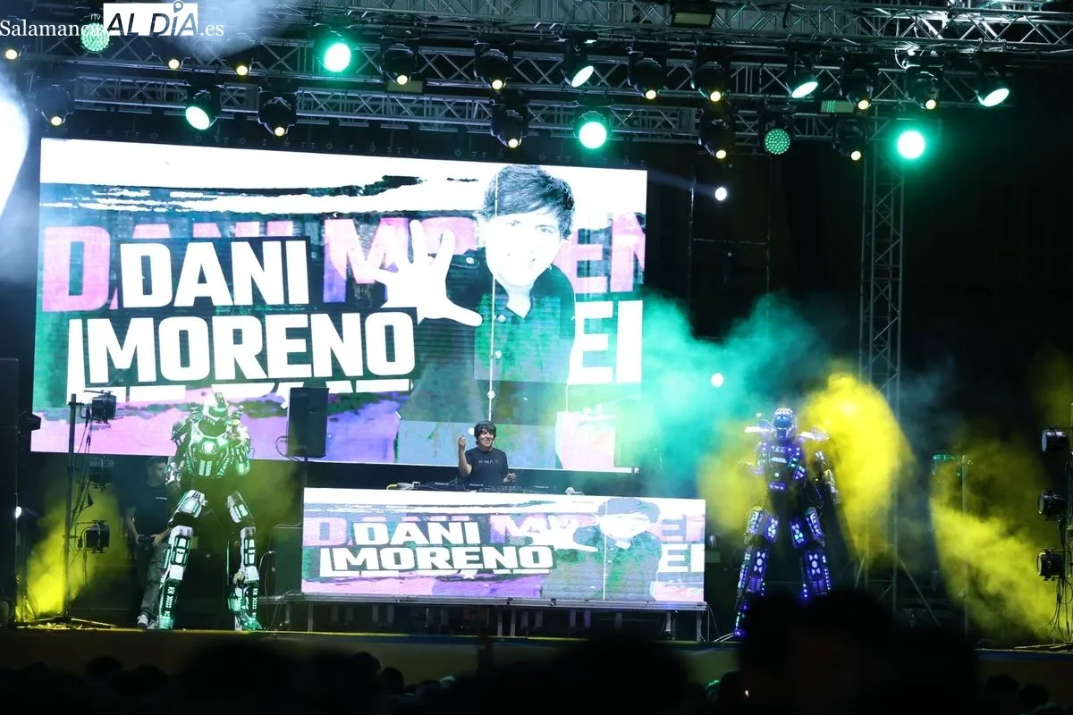 La Plaza Mayor de Salamanca vibra al ritmo de LoS40 Sessions con Dani Moreno 'El Gallo' y San Bernardino | FOTOS: David Sañudo 