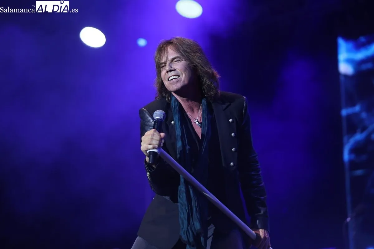 Salamanca se entrega al rock de Europe, que desata la euforia en una Plaza Mayor llena hasta la bandera | FOTOS: David Sañudo 