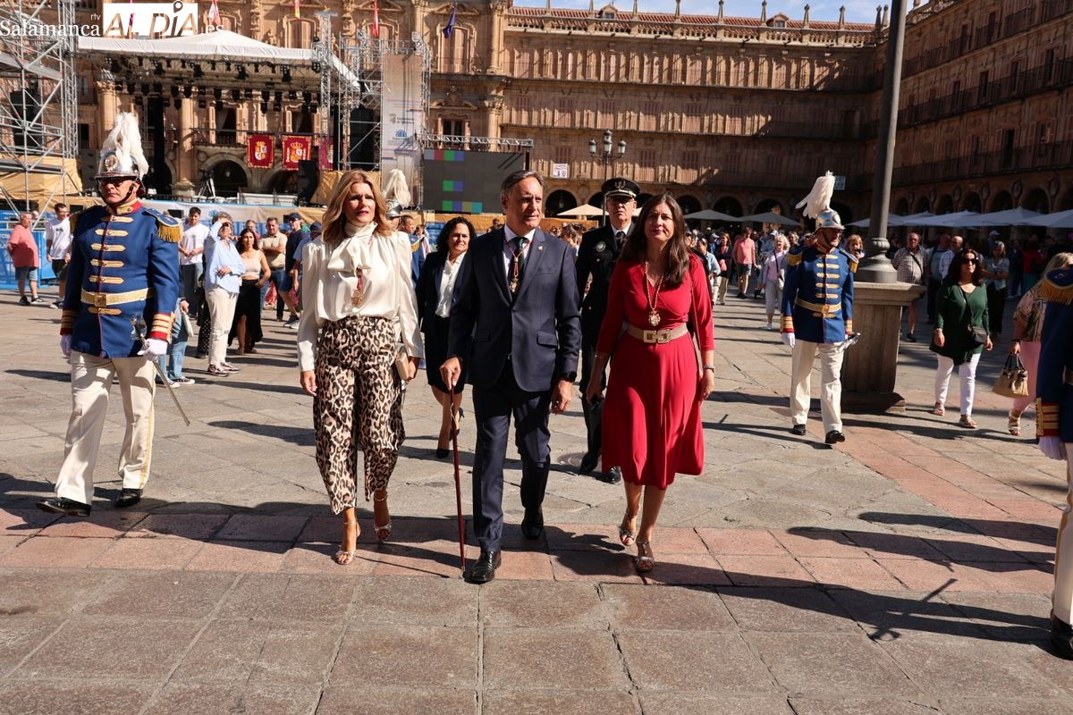 FOTOS | La Corporación Municipal cumplen con la tradición de la Virgen de la Vega