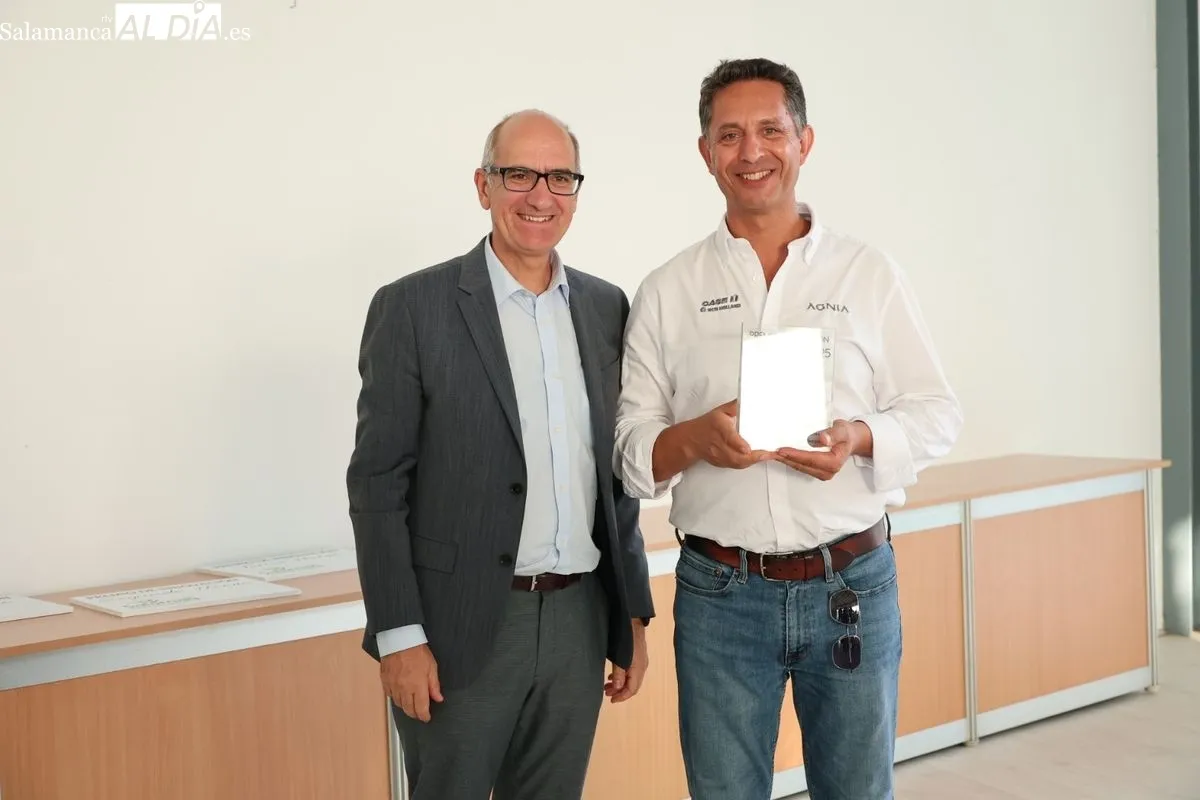 Javier Iglesias entrega el II Premio de Innovación Salamaq | FOTOS: David Sañudo 