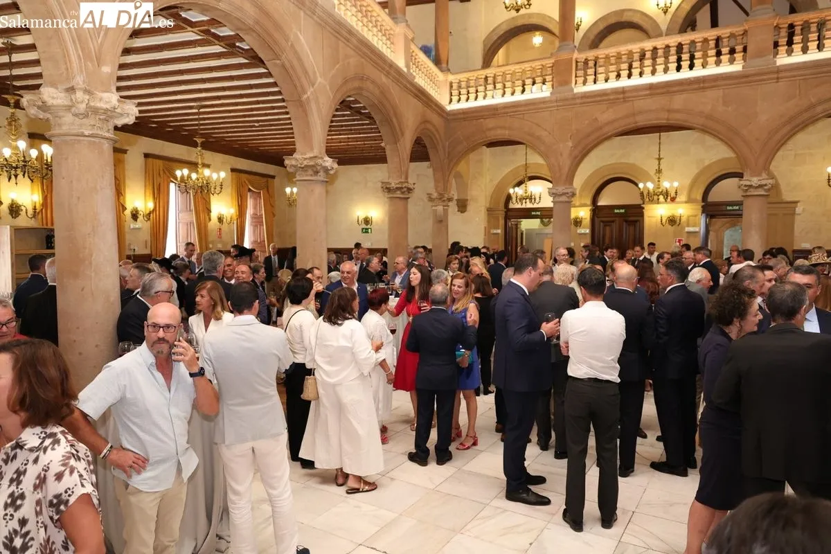 La Corporación Municipal celebra su recepción oficial con un cóctel en el Casino | FOTOS: David Sañudo