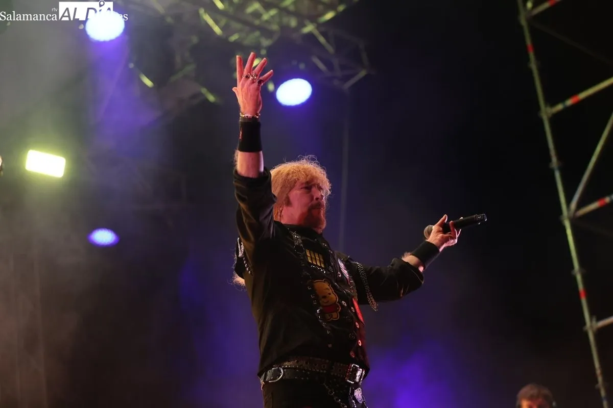 Medina Azahara se despide de Salamanca con un concierto legendario en la Plaza Mayor | FOTOS: David Sañudo 