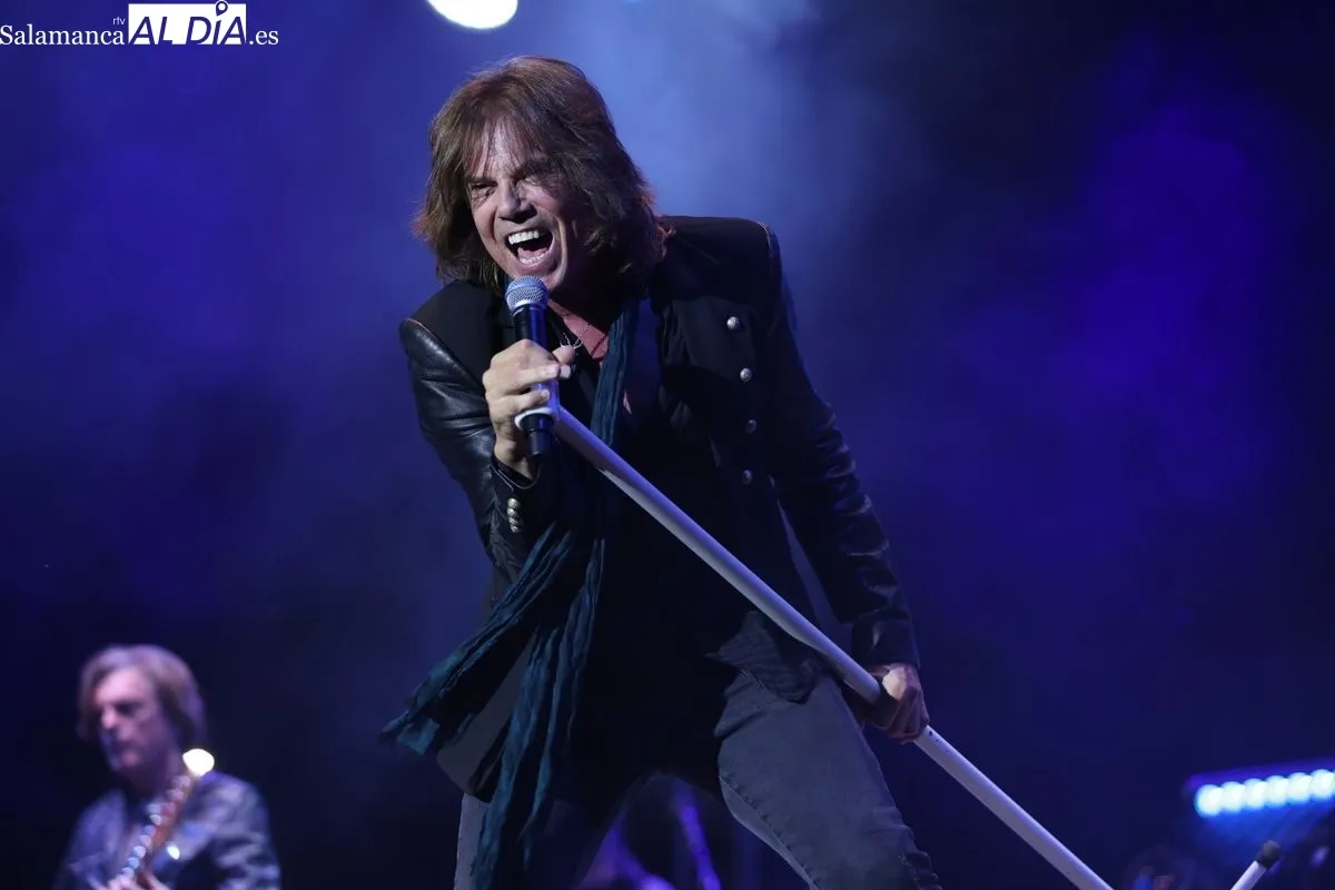 Salamanca se entrega al rock de Europe, que desata la euforia en una Plaza Mayor llena hasta la bandera | FOTOS: David Sañudo 