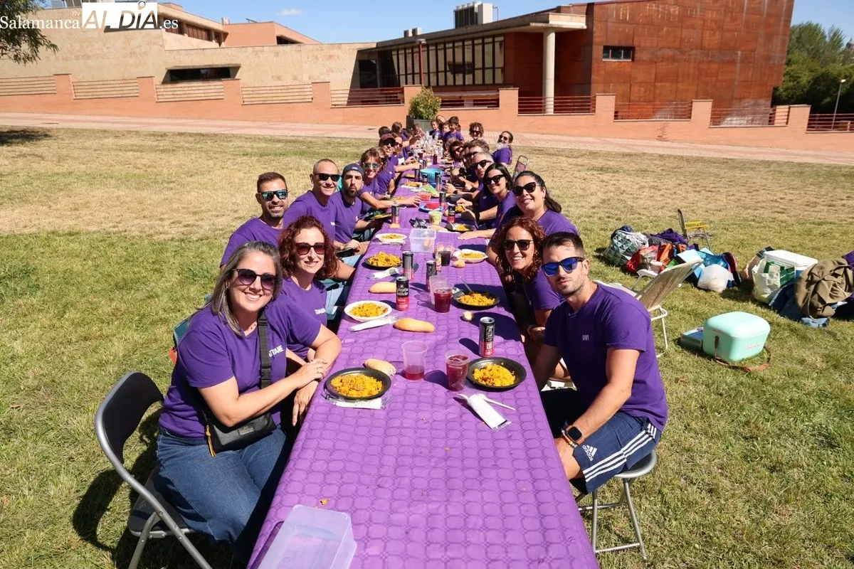 Los vecinos de Huerta Otea disfrutan de una gran paella | FOTOS: David Sañudo 