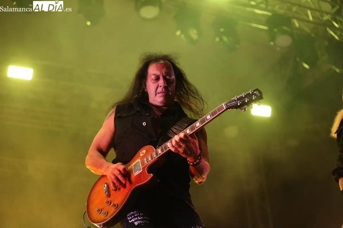 Medina Azahara se despide de Salamanca con un concierto legendario en la Plaza Mayor | FOTOS: David Sañudo 