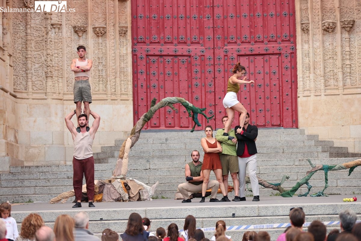 VÍDEO Y FOTOS | Las acrobacias de Somos llenan el Patio Chico  