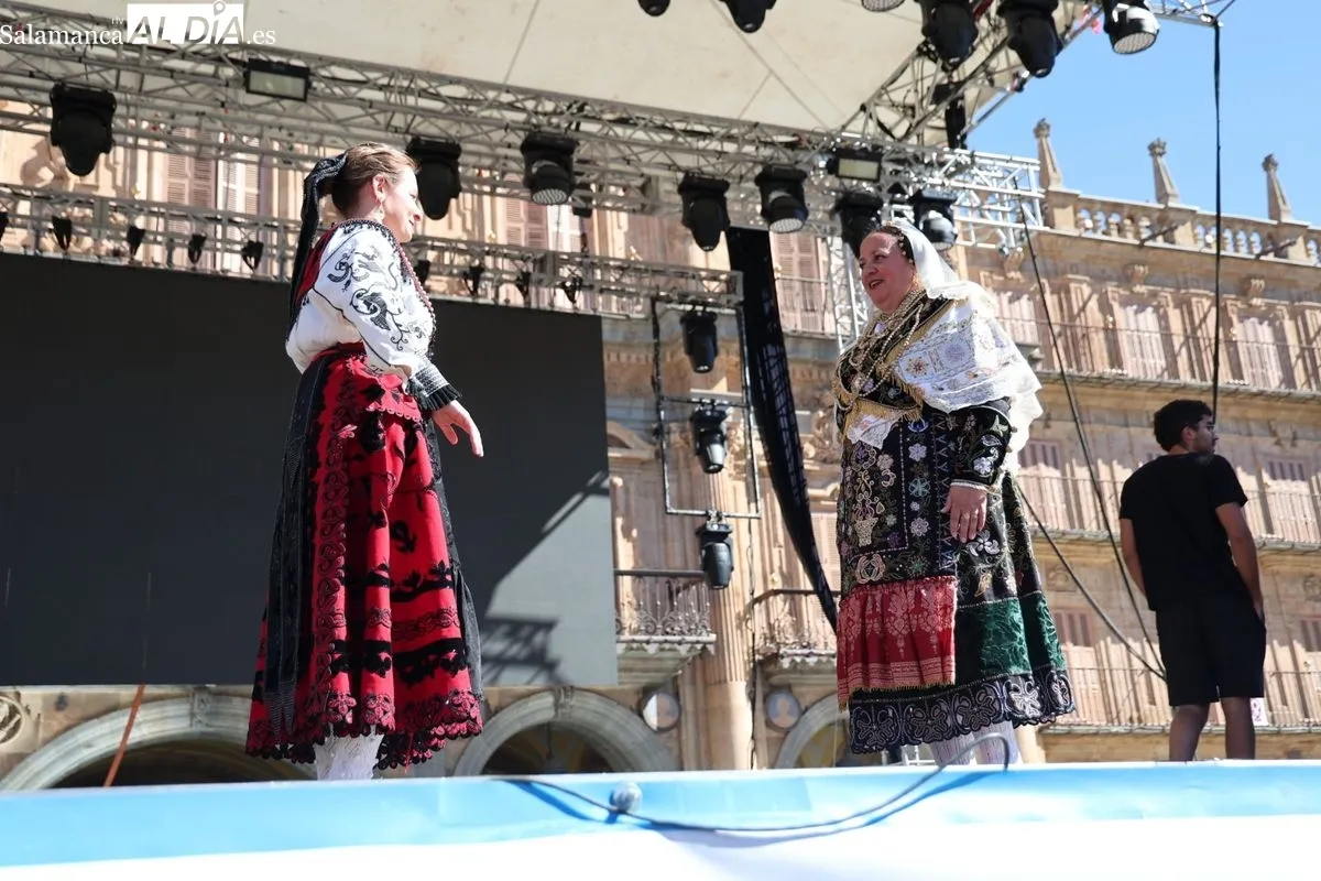 Los tamborileros toman la Plaza Mayor de Salamanca en su XXXVII gran día | FOTOS: David Sañudo 