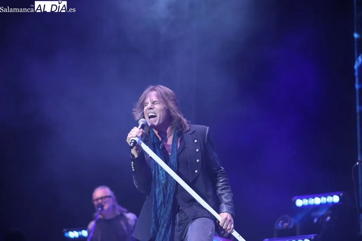 Salamanca se entrega al rock de Europe, que desata la euforia en una Plaza Mayor llena hasta la bandera | FOTOS: David Sañudo 
