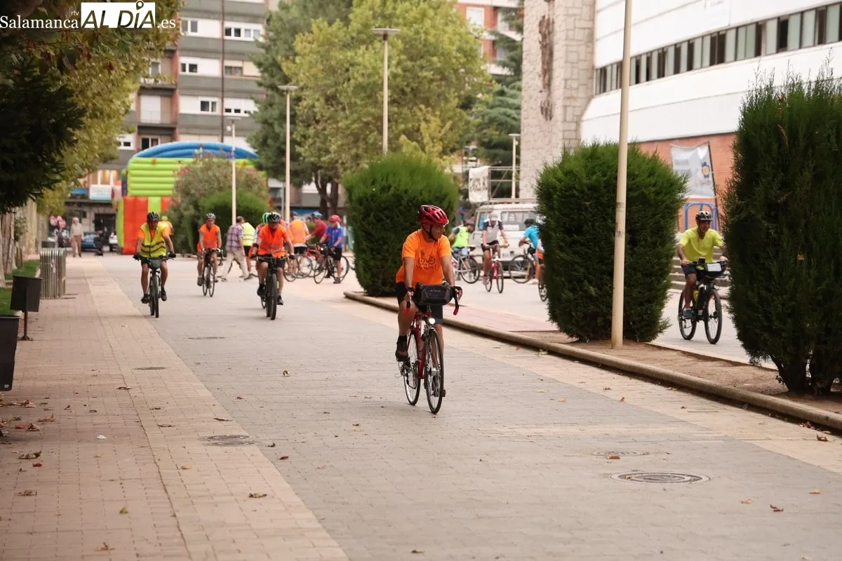 Amigos de la Bici da el pistoletazo de salida a sus '24 horas de bici' desde el Parque de la Alamedilla | FOTOS: David Sañudo