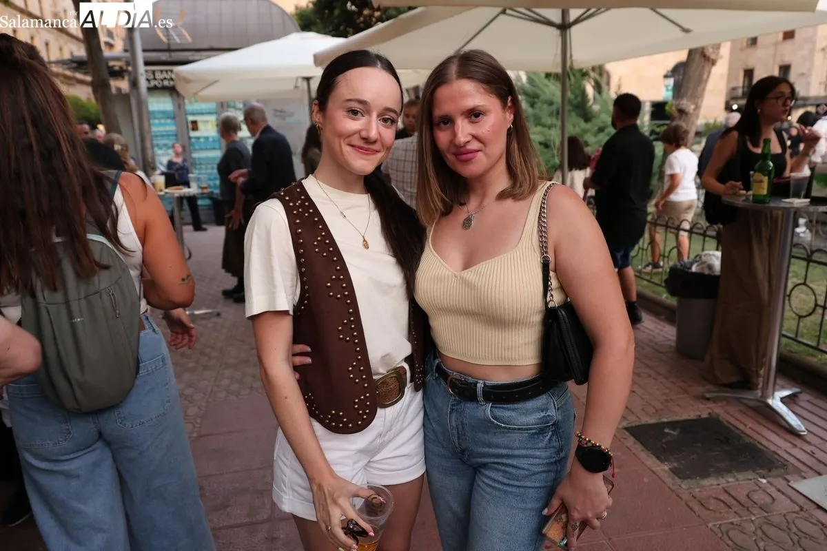 Gran ambiente en las casetas de Los Bandos en la primera tarde de la Feria de Día | FOTOS: David Sañudo 