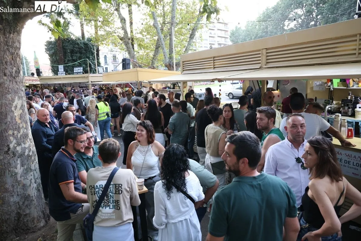 Gran ambiente en las casetas de La Alamedilla | FOTOS: David Sañudo