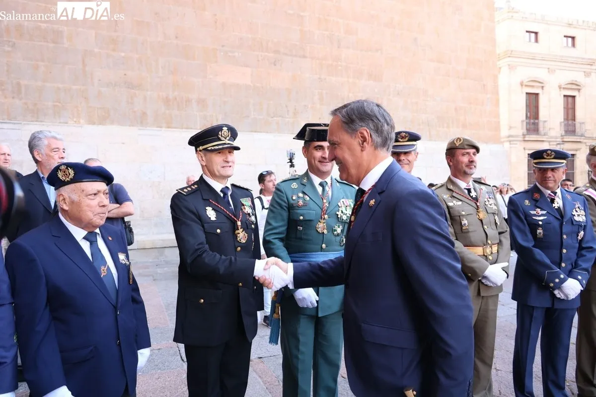 La Corporación Municipal cumplen con la tradición de la Virgen de la Vega | FOTOS: David Sañudo
