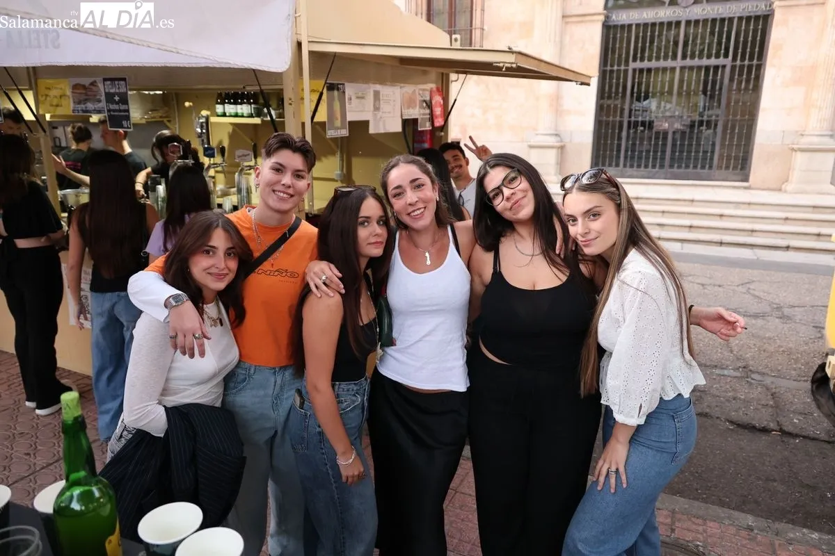 Gran ambiente en las casetas de Los Bandos en la primera tarde de la Feria de Día | FOTOS: David Sañudo 