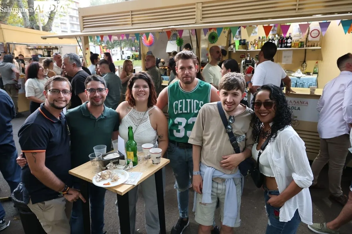 Gran ambiente en las casetas de La Alamedilla | FOTOS: David Sañudo