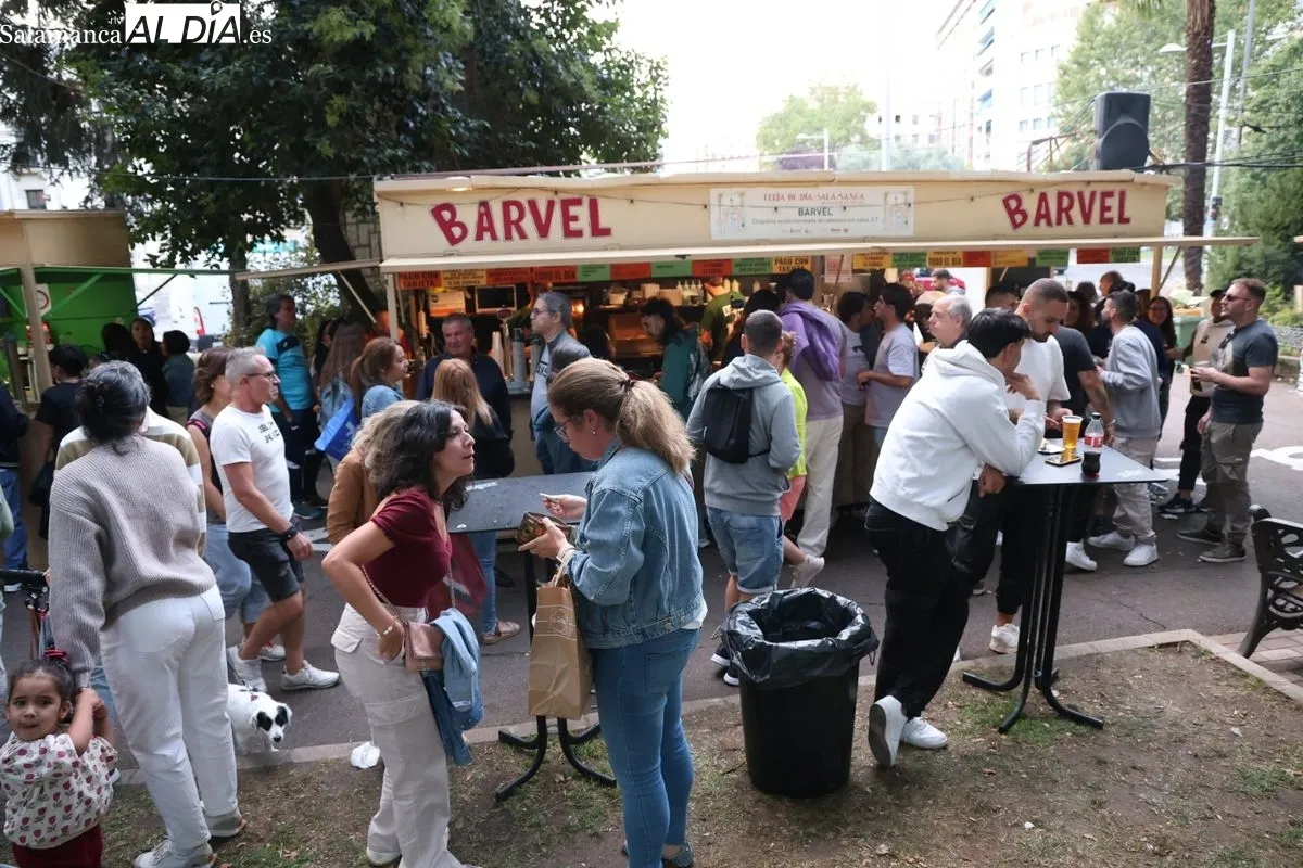 Gran ambiente en las casetas de La Alamedilla | FOTOS: David Sañudo
