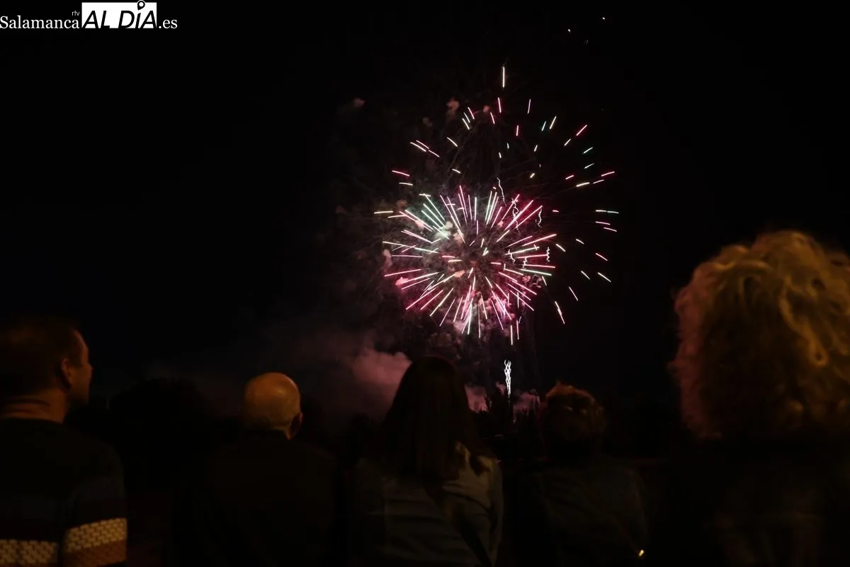 El cielo de Salamanca se ilumina con los espectaculares fuegos artificiales de Caballer FX | FOTOS: David Sañudo 