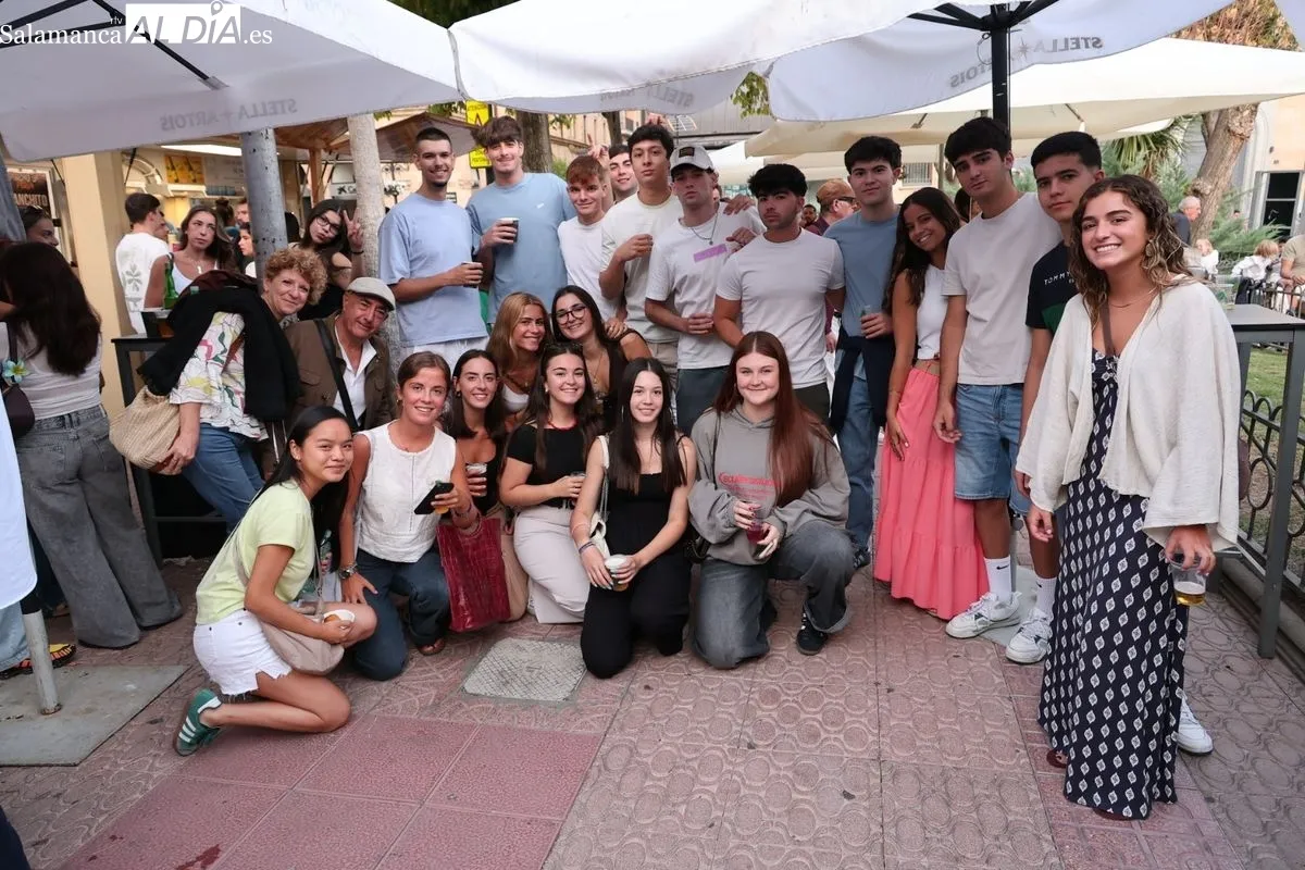 Gran ambiente en las casetas de Los Bandos en la primera tarde de la Feria de Día | FOTOS: David Sañudo 